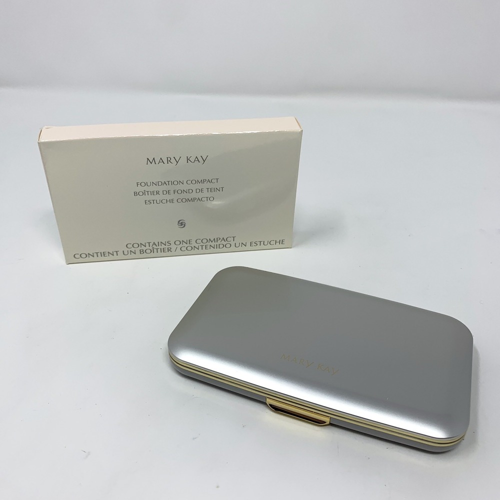 MARY KAY Foundation Compact for D Shape Foundation 869100 New In Box NIB - Picture 2 of 3